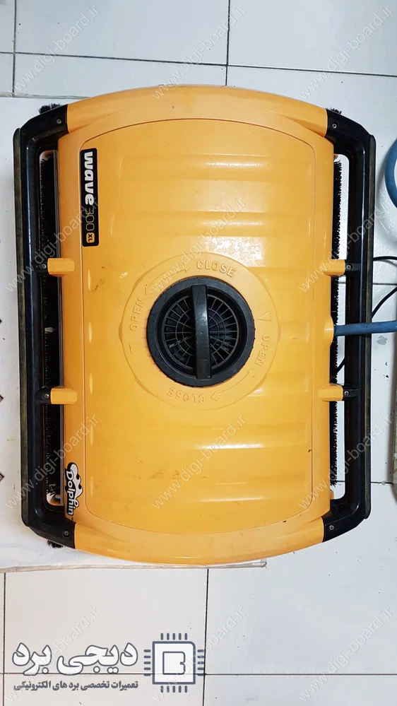 تعمیر ربات تمیزکننده استخر مدل Dolphin Wave 300 XL ساخت شرکت Maytronics